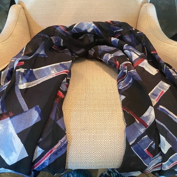 NWT silk navy/print scarf - Picture 3 of 6